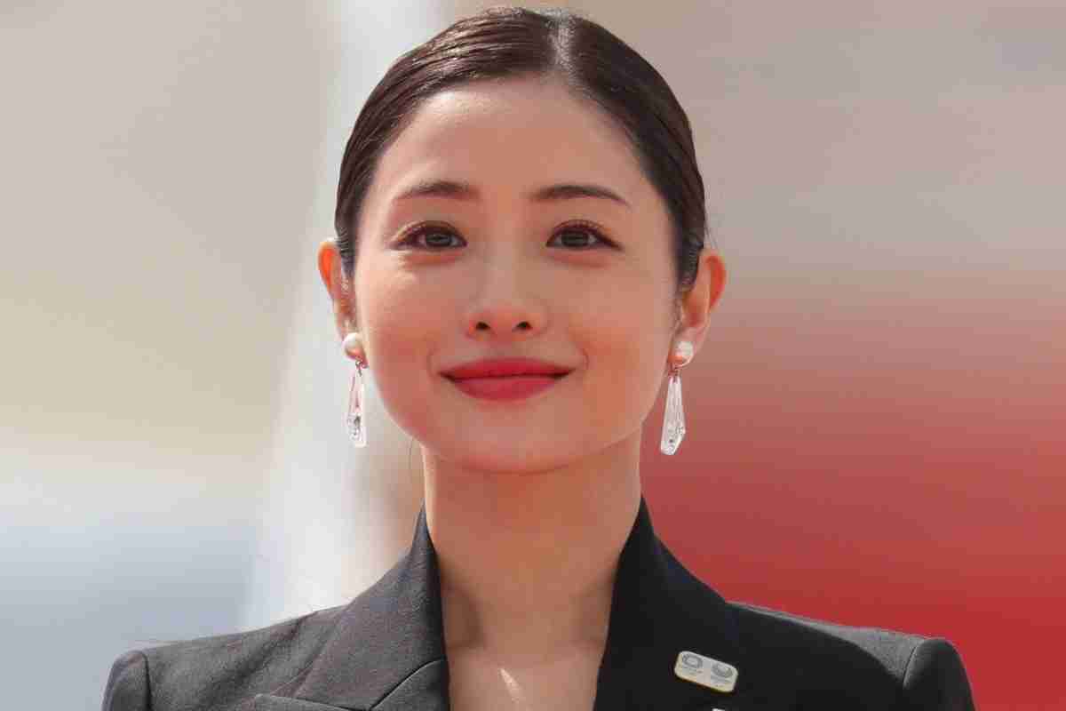 石原さとみ「年収5000万円夫」がイクメンに！「出産後初のドラマ」は高視聴率期待の“鉄板枠”｜NEWSポストセブン