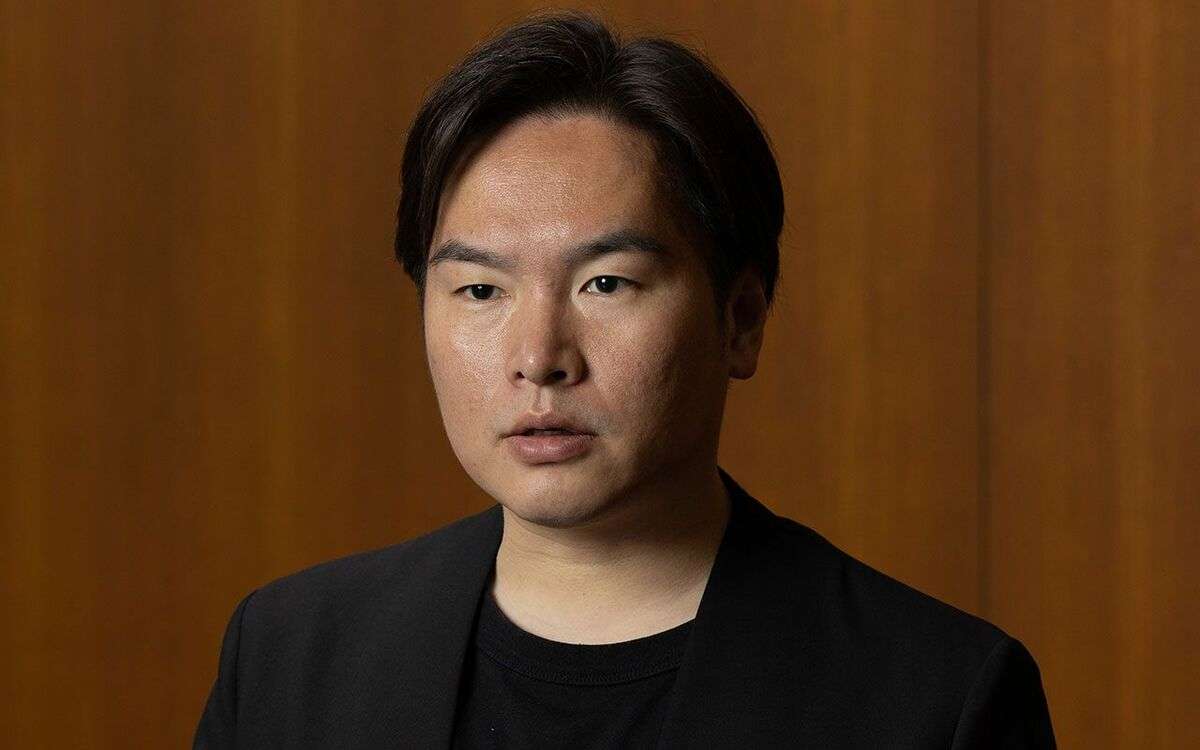 宝塚「性加害」報道の演出家が歌劇団を提訴した | 文春オンライン