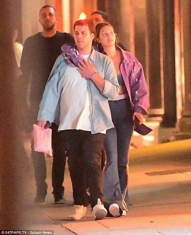 ジャスティン・ビーバーの妻、“心臓手術”成功に感謝