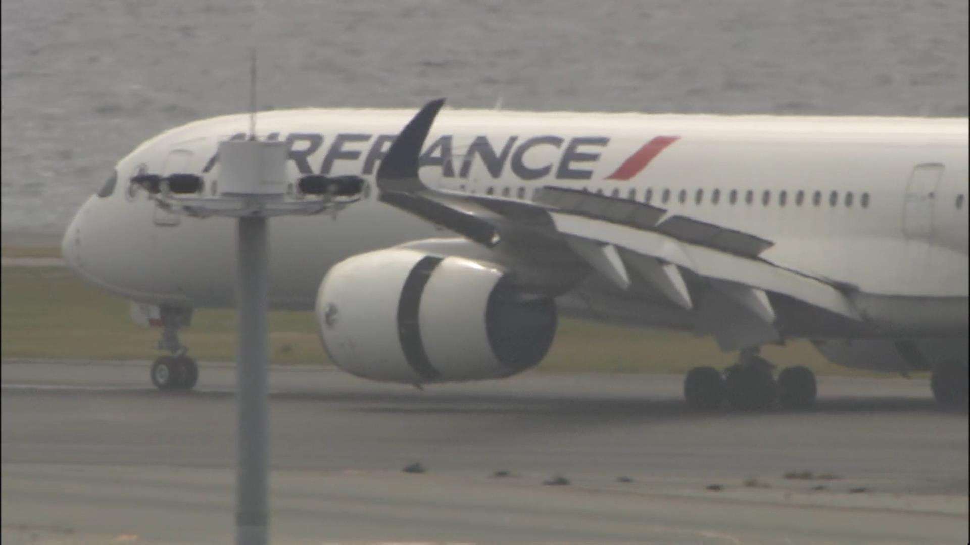 【速報】パリ行きエールフランス機が「緊急事態を宣言」航空機の気象レーダーなどにトラブル示す表示　関空に引き返し　乗客乗員約320人が搭乗 | TBS NEWS DIG