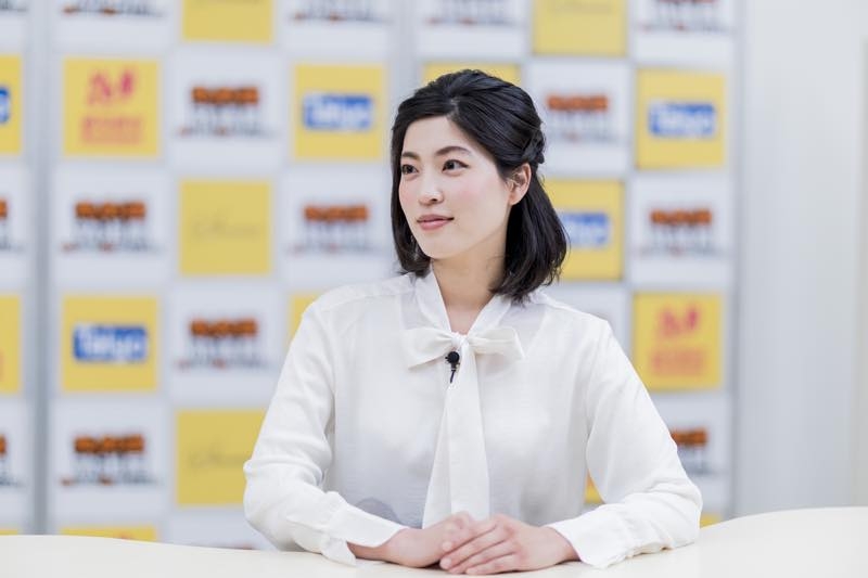 アナウンサーとキャスター、リポーターの違い | アナウンサーの仕事・なり方・年収・資格を解説 | キャリアガーデン