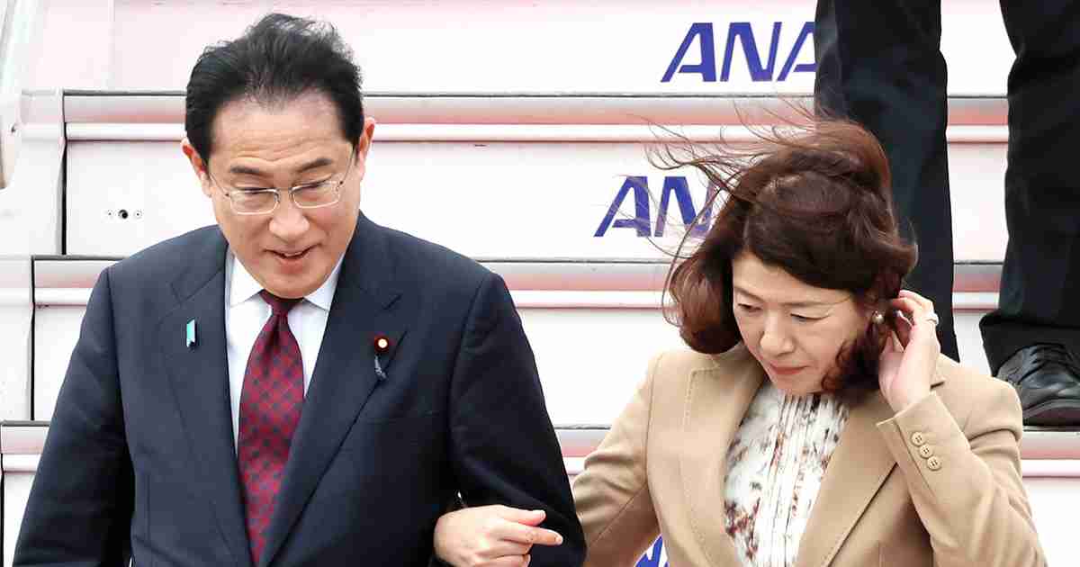 「夫婦揃って親バカ」裕子夫人は翔太郎氏の更迭を認めなかったと報道…“権力の私物化”に批判殺到 | 女性自身