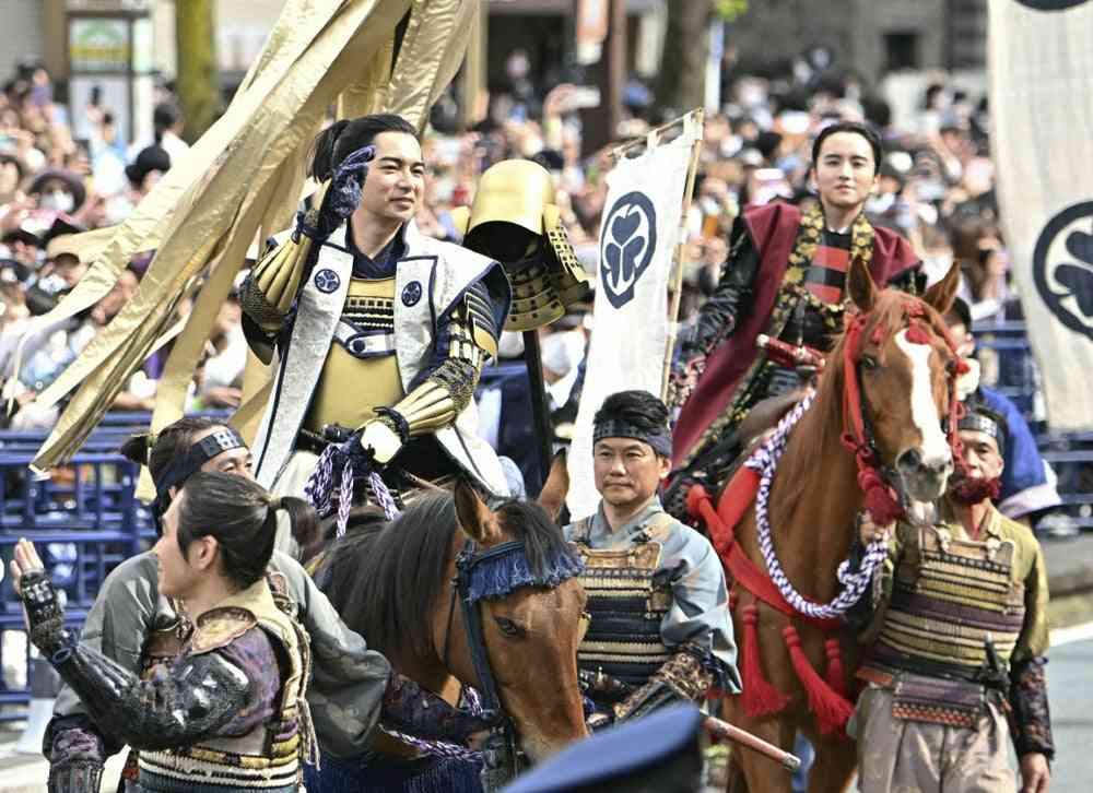 浜松まつり　松本潤さん参加の騎馬武者行列に68万人の人出