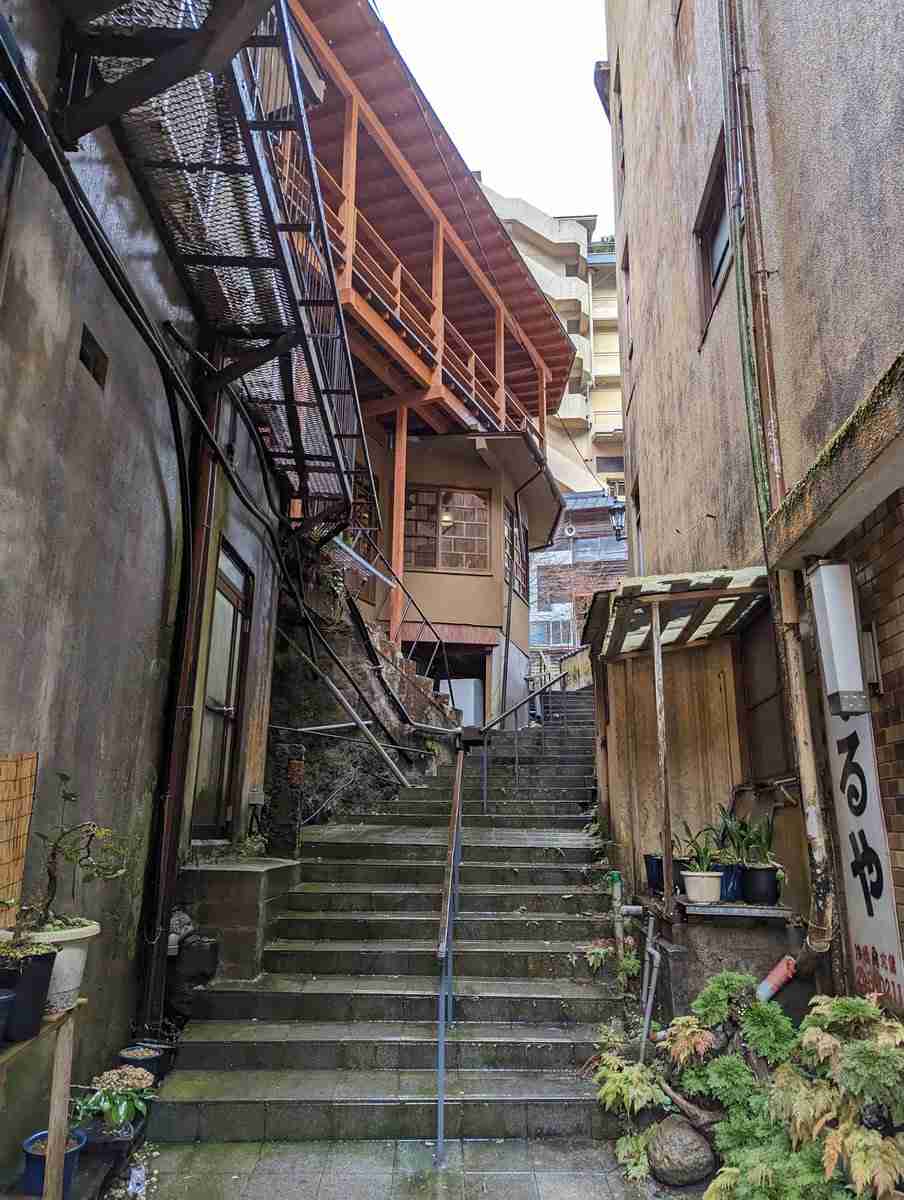 温泉街が魅力的な場所教えてください