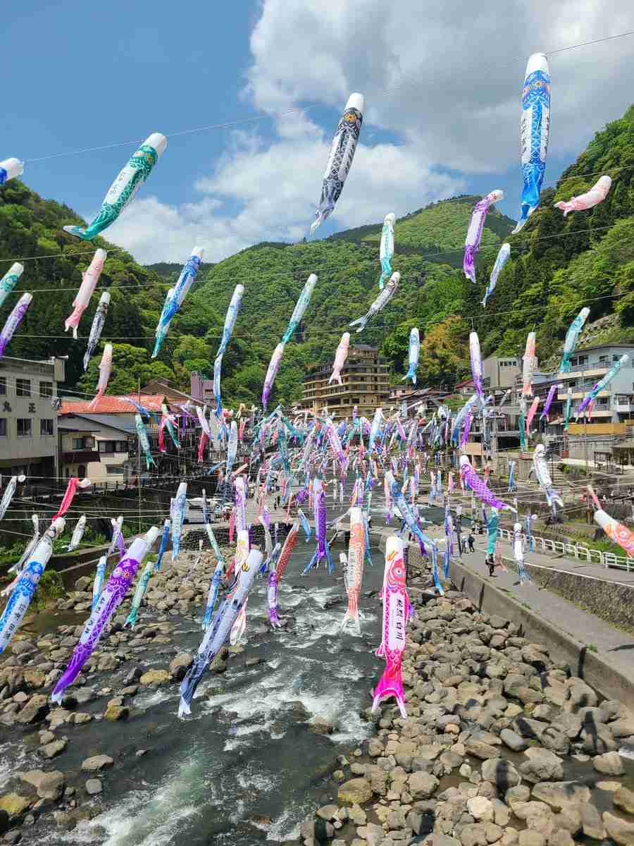 温泉街が魅力的な場所教えてください