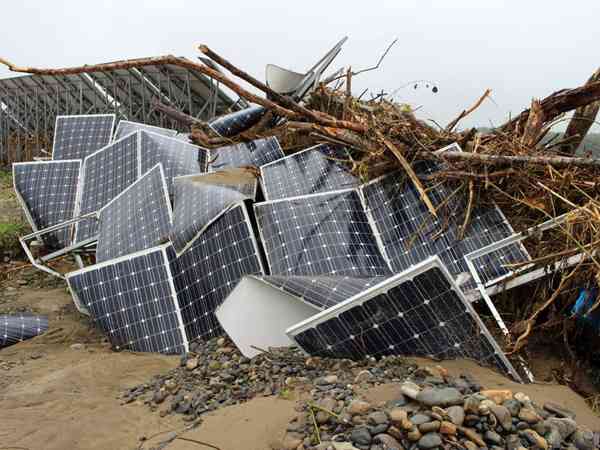 傾斜地の太陽光発電230か所、パネル崩落のリスク…土砂災害警戒区域内・住宅近くに設置
