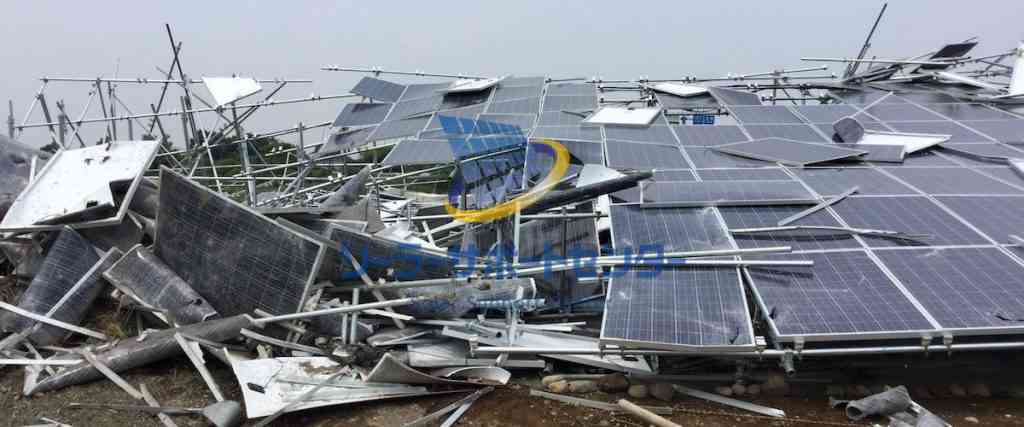 傾斜地の太陽光発電230か所、パネル崩落のリスク…土砂災害警戒区域内・住宅近くに設置