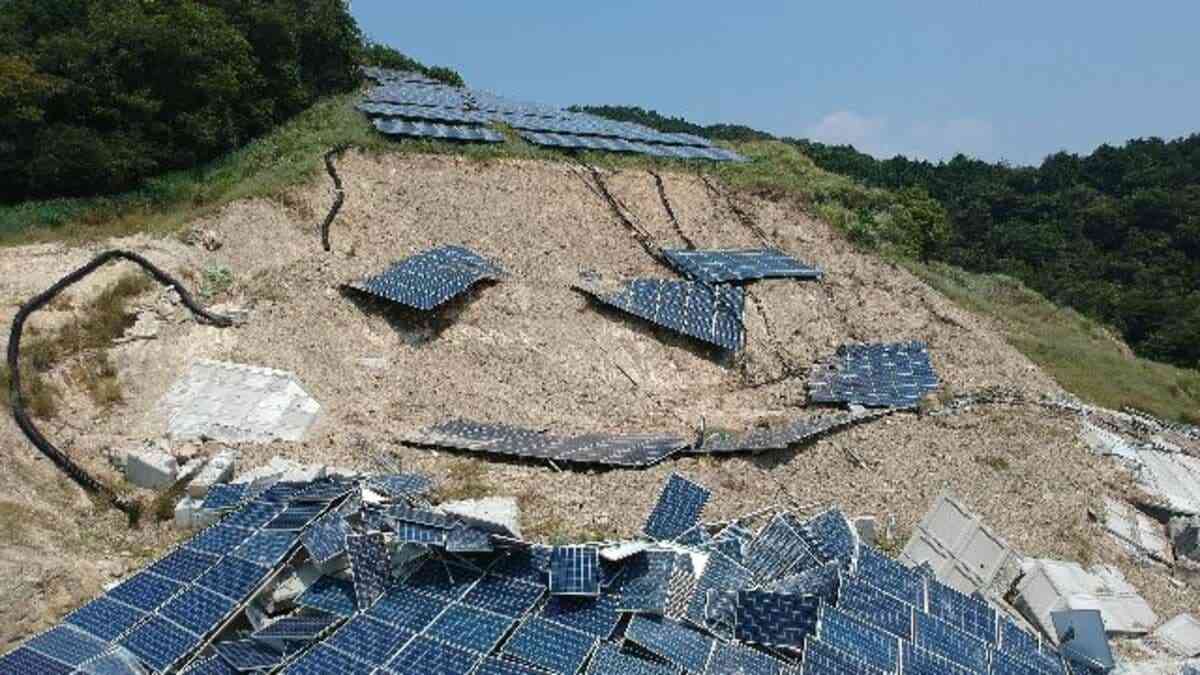 傾斜地の太陽光発電230か所、パネル崩落のリスク…土砂災害警戒区域内・住宅近くに設置
