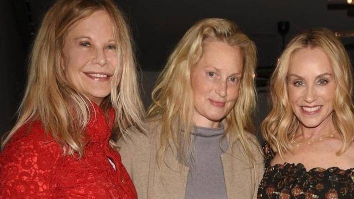 『恋人たちの予感』メグ・ライアンが久々に公の場に！すぐさまネットで注目を浴びる「顔に何をした？」「本当にメグ・ライアン？」