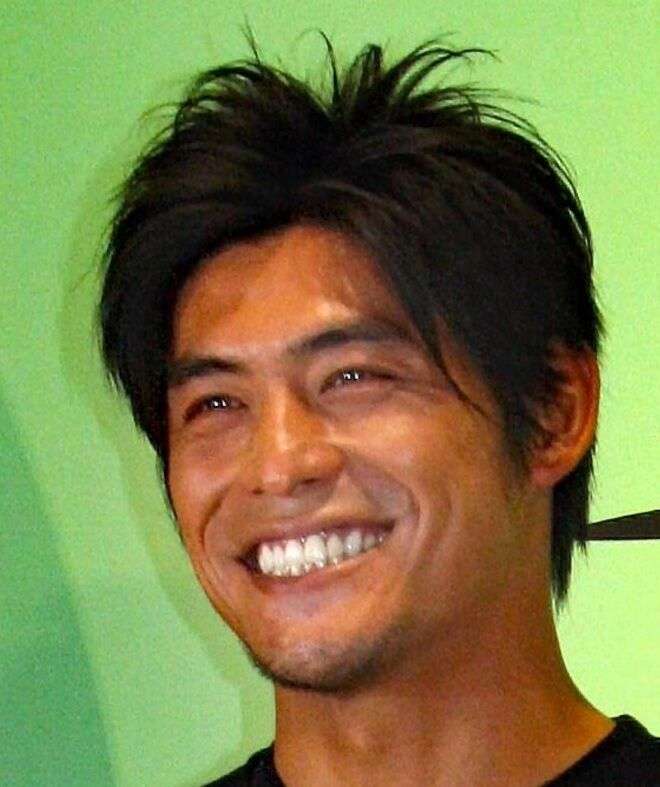 坂口憲二、９年ぶりドラマ出演の姿が「渋すぎる」「存在感すごい」「マジでカッコいい」ネット反響 : スポーツ報知