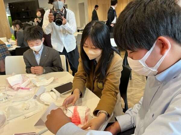 生理痛でつらそうな女性にどう接したら？ 女子中高生が男子生徒とワークショップを開催「生理をタブー視する社会を変える」 フジテレビ解説委員　鈴木款｜FNNプライムオンライン