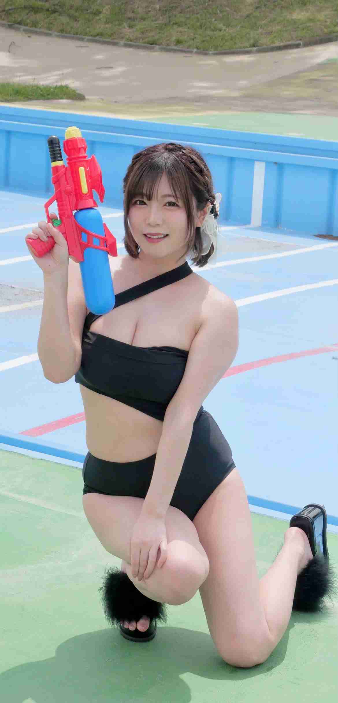 紗栄子、大胆背中見せ！鮮やかなドレス姿に「可愛すぎて気絶しそう」「美し過ぎる」とファン悶絶