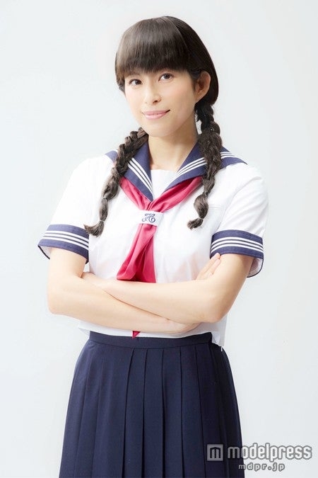 (画像1/2) 上原多香子、セーラー服でおさげ姿を披露「とっても恥ずかしかったです」 - モデルプレス