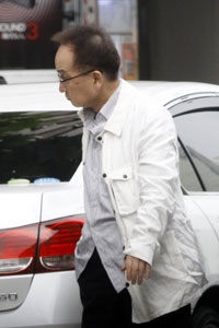 ジャニー喜多川社長が車椅子姿に……御年81歳、心配される健康面 (2012年5月23日) - エキサイトニュース(2/2)