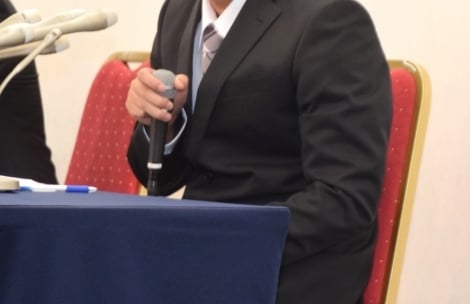 鍋に顔つけられた男性会見　加害者の社長に「罪をつぐなってほしい」  | ORICON NEWS