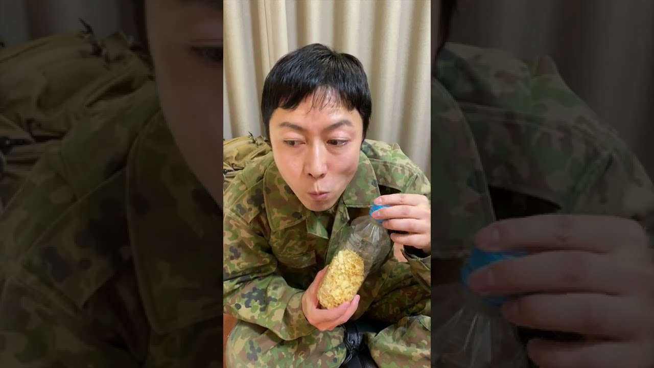 【陸上自衛隊あるある】隊員のポテチの食べ方が特殊w　#Shorts #78 - YouTube