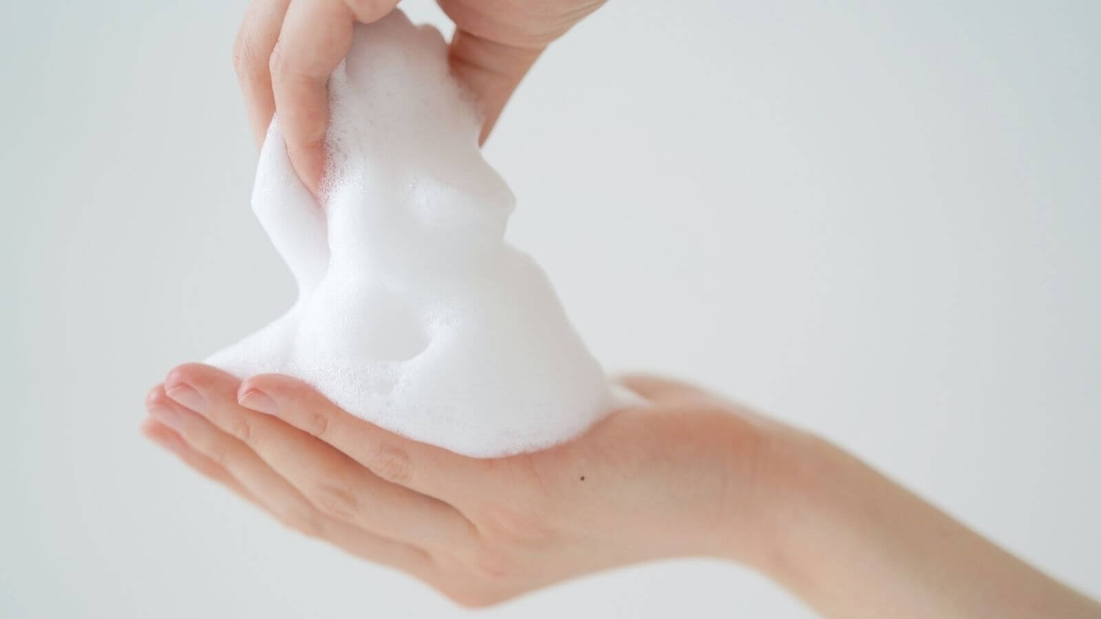 シャンプーの洗浄成分・界面活性剤を種類別に解説| LALA MAGAZINE [ララ マガジン]