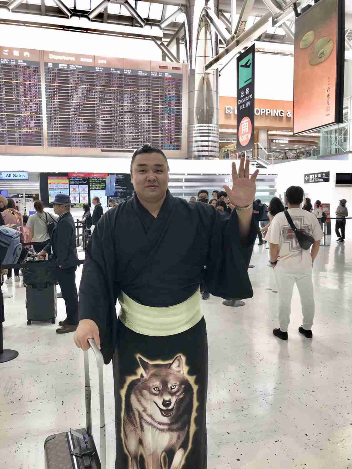 新大関霧島、４年ぶりにモンゴルへ凱旋帰国　故郷の村まで首都から車で700キロ移動（日刊スポーツ） - Yahoo!ニュース