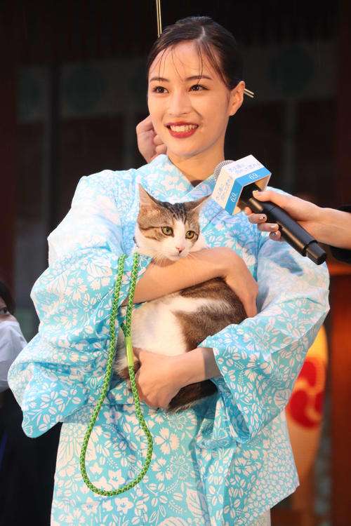 広瀬すず「大人っぽい」水色の浴衣姿で登場　影響を受けた人「姉が進んだ道をちょこちょこと」 - シネマ : 日刊スポーツ