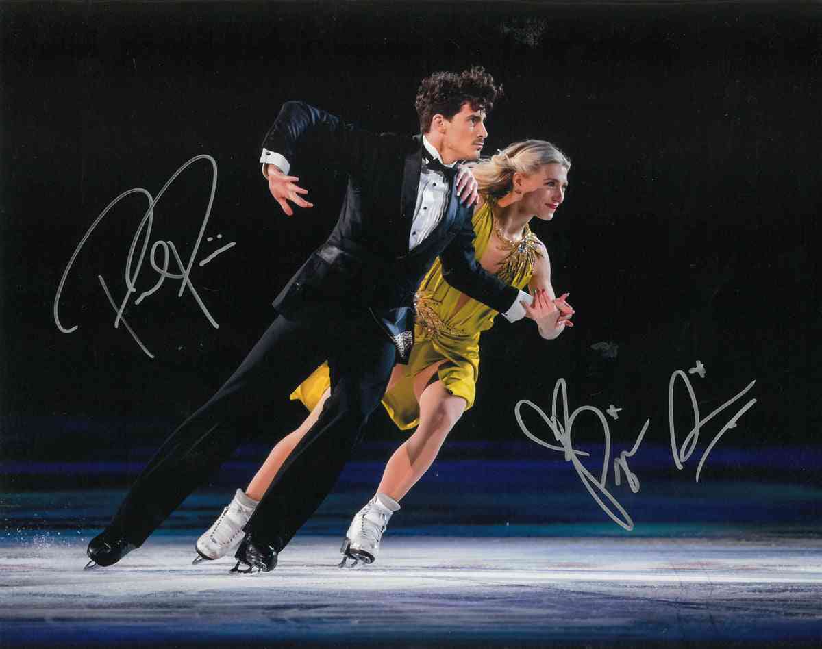 Photos - Canada– STARS ON ICE OFFICIAL STORE