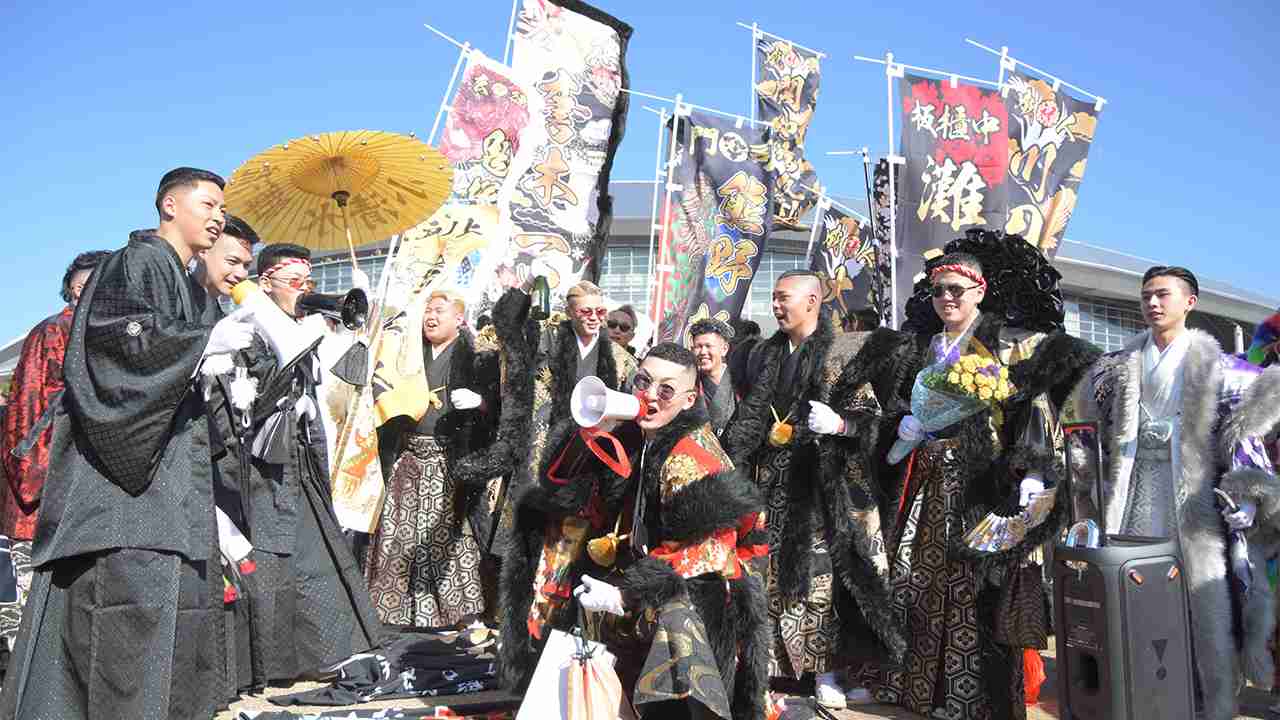 ド派手な成人式は新たな日本文化？デザイン性が海外で好評「ニューヨークファッションウィーク」に招待