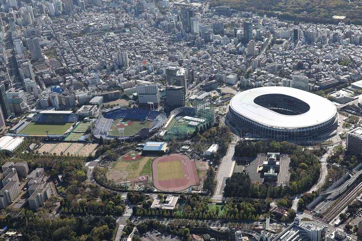 神宮外苑に「ららぽーと」計画？「緑地を破壊して作るな」SNSで吹き荒れる声に三井不動産の回答は | Smart FLASH/スマフラ[光文社週刊誌]