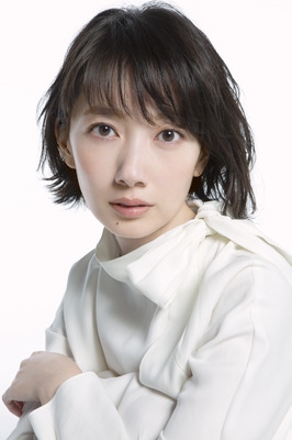 波瑠、“恋愛迷子”赤楚衛二の相談相手に「こっち向いてよ向井くん」出演
