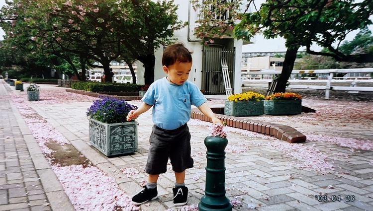 目は合うし、笑うけど…もしかして「発達障害」？自閉症息子の0歳から2歳時代の気になった行動を振り返って【LITALICO発達ナビ】