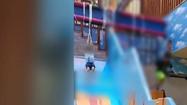 【注意喚起】遊具のロープが4歳の娘の“首”に絡まり“宙づり”状態に…母が語る恐怖の瞬間 飲食店のキッズスペースで事故｜FNNプライムオンライン