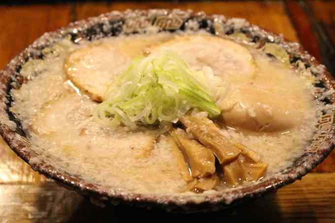 「背脂」が足りない！「チャッチャ系」ラーメン店ピンチ 　来来亭は「背脂多め」中止