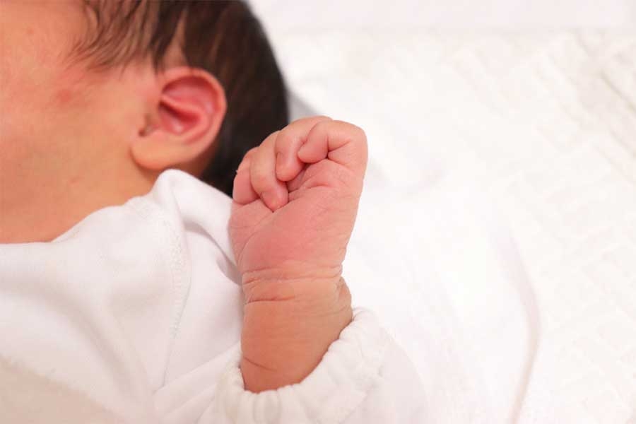 母子同室が議論、ボロボロの体で新生児の世話「つらい、限界」　産院頼ることは「母親失格ではない」 | ENCOUNT