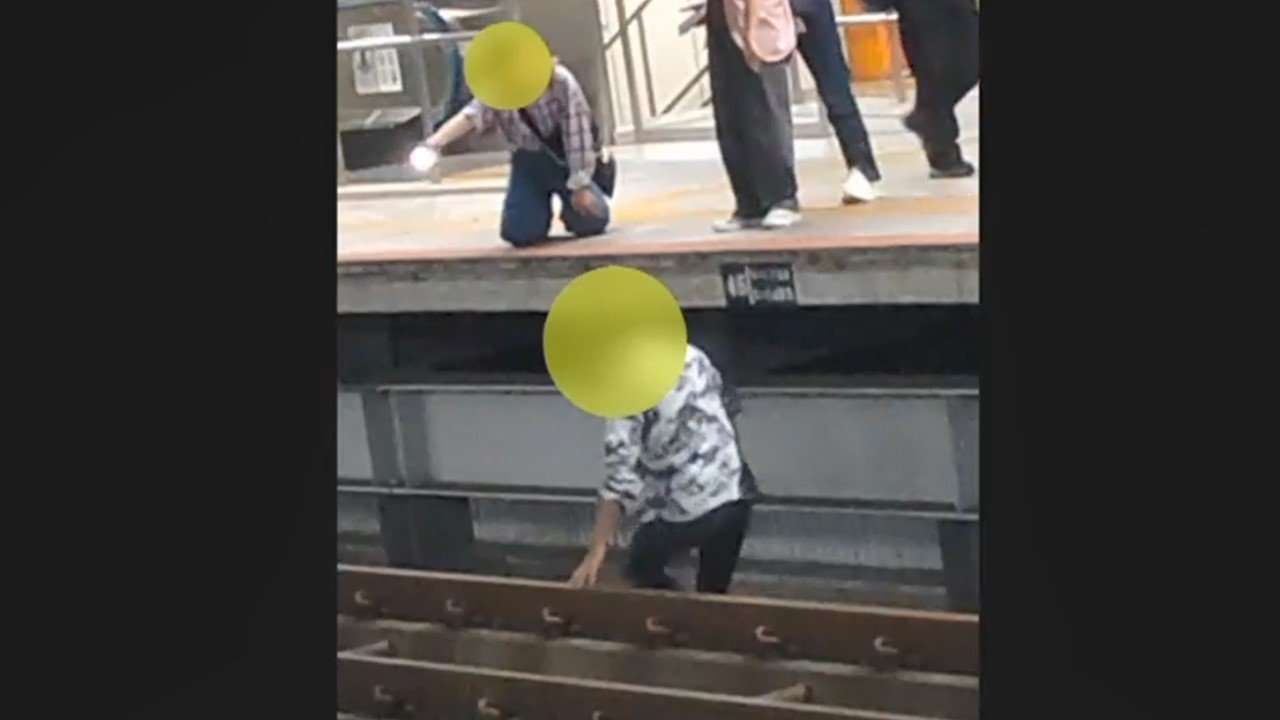 JR横浜駅で男性2人が何かを探すためホームから線路に？電車が緊急停止