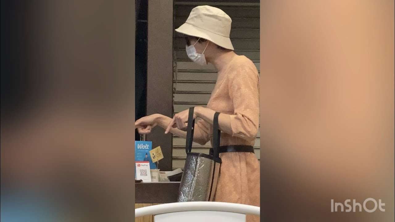 ポイントでの会計ができずクレーマー女性がマジギレ - YouTube