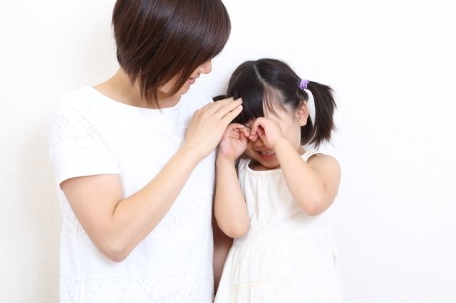 義父が「今のうちに触っとこ」小1の娘へのセクハラに苦悩する女性