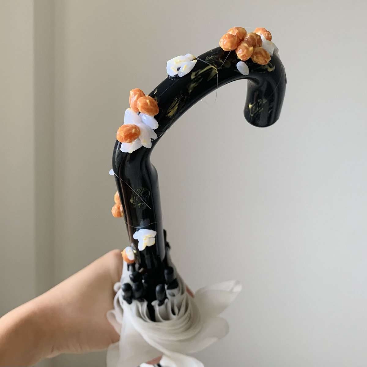 ネバネバだぁ…。食品サンプル愛好家が「絶対に持っていかれない傘」を作った結果→「触りたくない」「声出して笑った」