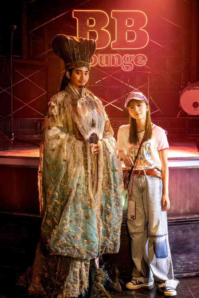 上白石萌歌、向井理主演ドラマ「パリピ孔明」で歌姫・月見英子に！