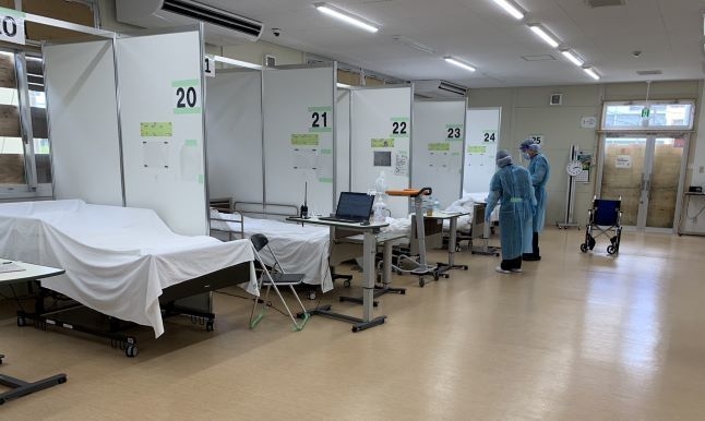 突出する沖縄の流行規模、コロナ「第9波」か　患者報告数は全国平均の5倍　入院700人超えでケア施設も稼働（琉球新報） - Yahoo!ニュース