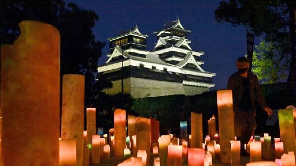 熊本城に優しい光　熊本地震５年でキャンドルイベント、加藤神社｜熊本日日新聞社