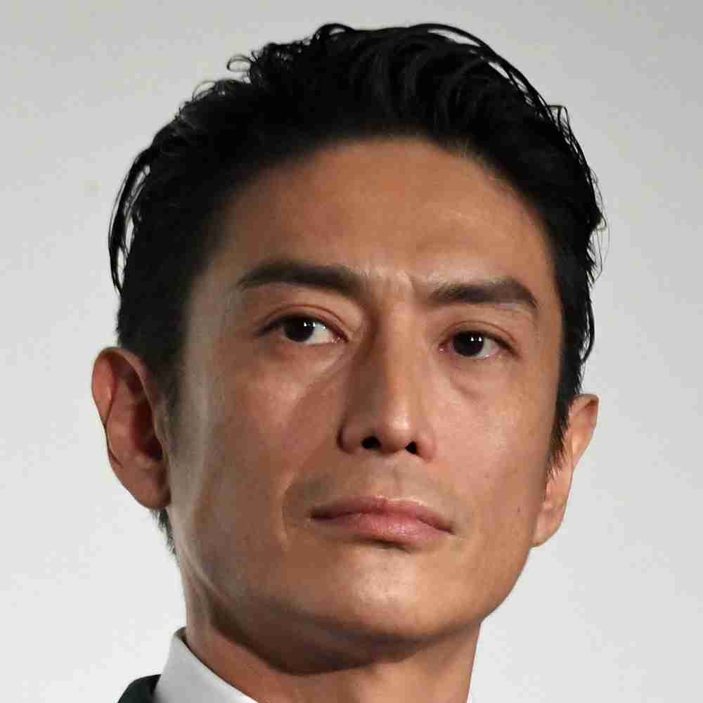 伊勢谷友介　年下女性とレンタカーでサーフィンデート…映画復帰も借金返済で困窮か（女性自身） - Yahoo!ニュース