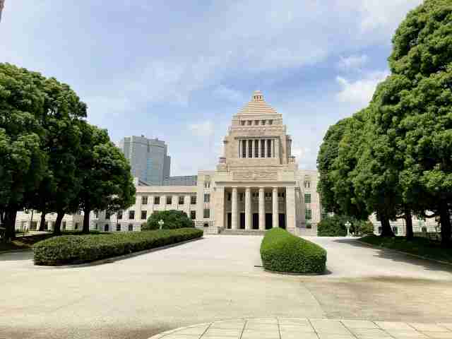 国会議員のバッジは1個いくら？意外と知らない国会トリビア | RadiChubu-ラジチューブ-
