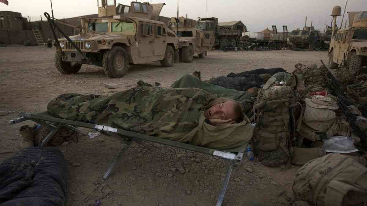 どんな兵士でも120秒以内に96%が寝落ちする…あまりの効果に米軍も採用したコストゼロのリラックス法 ｢漸進的筋弛緩法｣のすごい効果 | PRESIDENT Online（プレジデントオンライン）