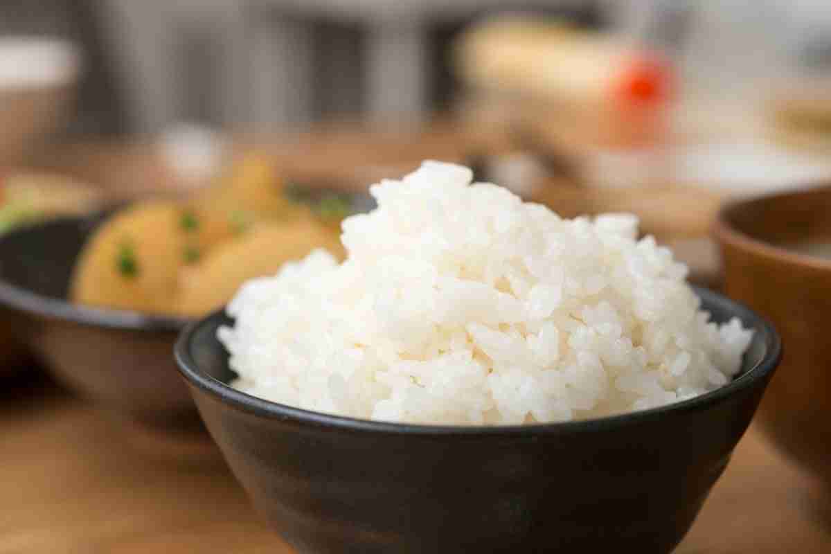 貧乏性でごめん…「大盛り無料」「おかわり自由」サービスを毎回利用する人たちの後悔 | マネーポストWEB