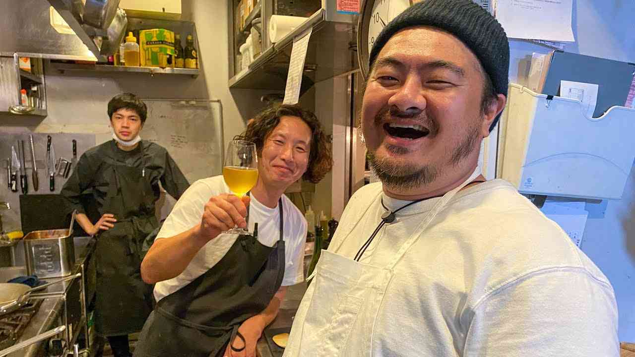 【いきなりライブ配信】小倉さんにワンパンきのこクリームパスタを食べてもらう - YouTube
