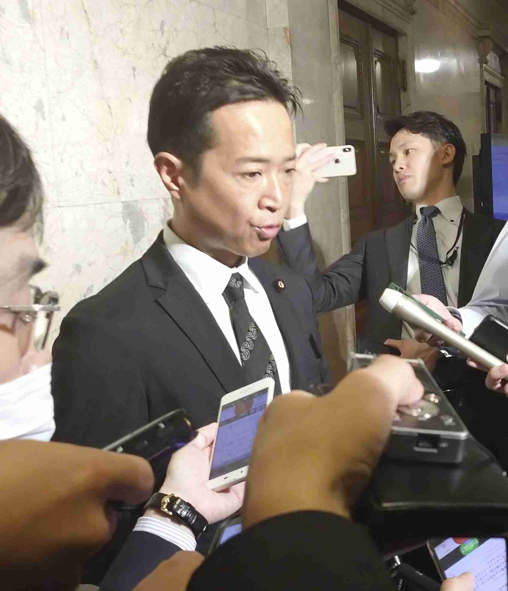 高野参院議員、秘書殴打で鼻血　「気合を入れるつもりで」（共同通信） - Yahoo!ニュース