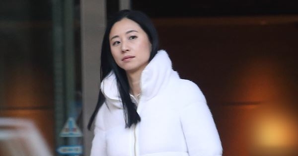 三浦瑠麗　夫の逮捕から2カ月で都落ち!?新オフィスの賃料は「30分の1以下」に | 女性自身