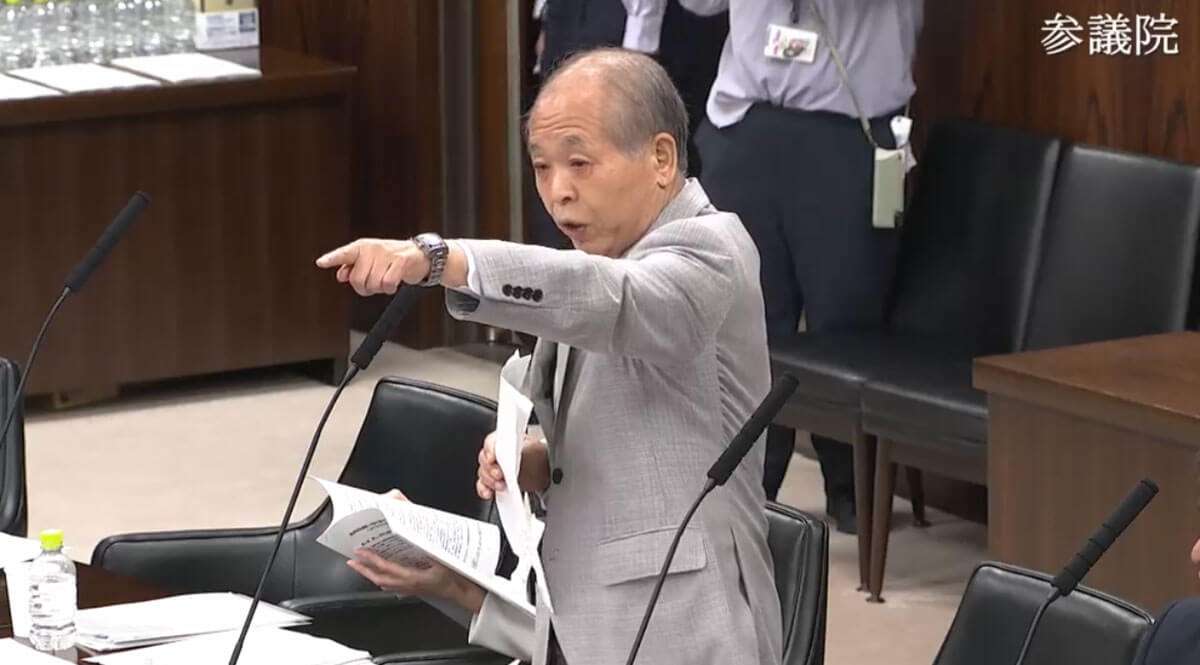 望月衣塑子記者の「国会不規則発言」 鈴木宗男議員は「東京新聞の取材パスを全て取り上げるべきだ」 社内でも「上層部の責任」と批判噴出（抜粋） | デイリー新潮