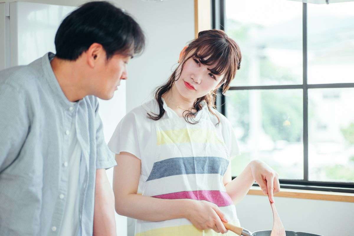 「結婚後の困難を想像」「死ぬまで続くのかな」…女性350人に聞いた「彼氏との同棲」で“幻滅”したこと