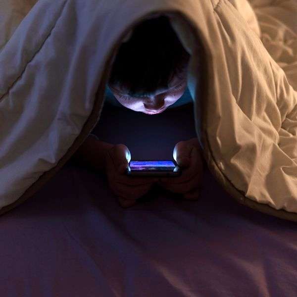 スマホやゲームが原因に…日本人の平均身長が2000年ごろを境に低下「中高生は12時までに、小学生は9時には寝る」