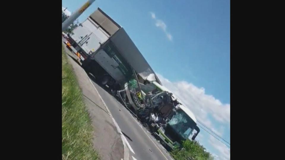 速報　高速バスとトラックが衝突　15人けが　そのうち２人～３人が心肺停止　北海道八雲町 | TBS NEWS DIG (1ページ)