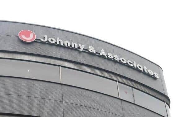 人気ジャニーズグループに「撮影中にタバコ」疑惑　「常識無さすぎ」批判続出、問題シーンは削除対応: J-CAST ニュース【全文表示】